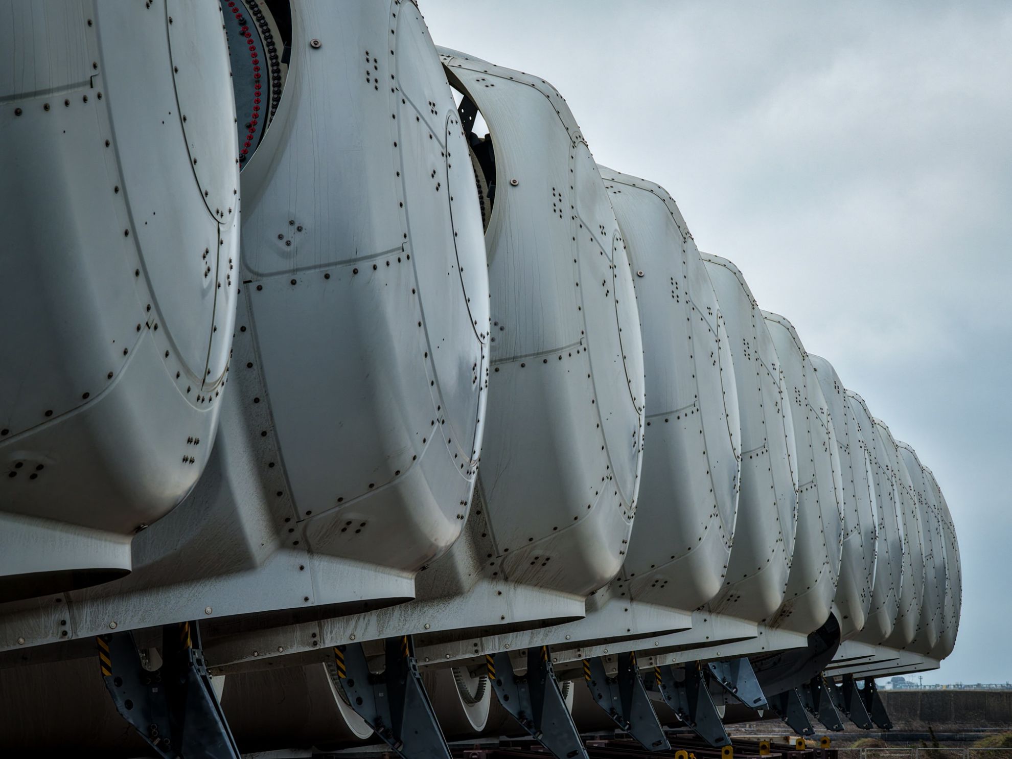 里程碑達成！海龍三號風場首支風機完成安裝 73 座在地組裝機艙領航 攜手九大本土廠商實踐國產化願景